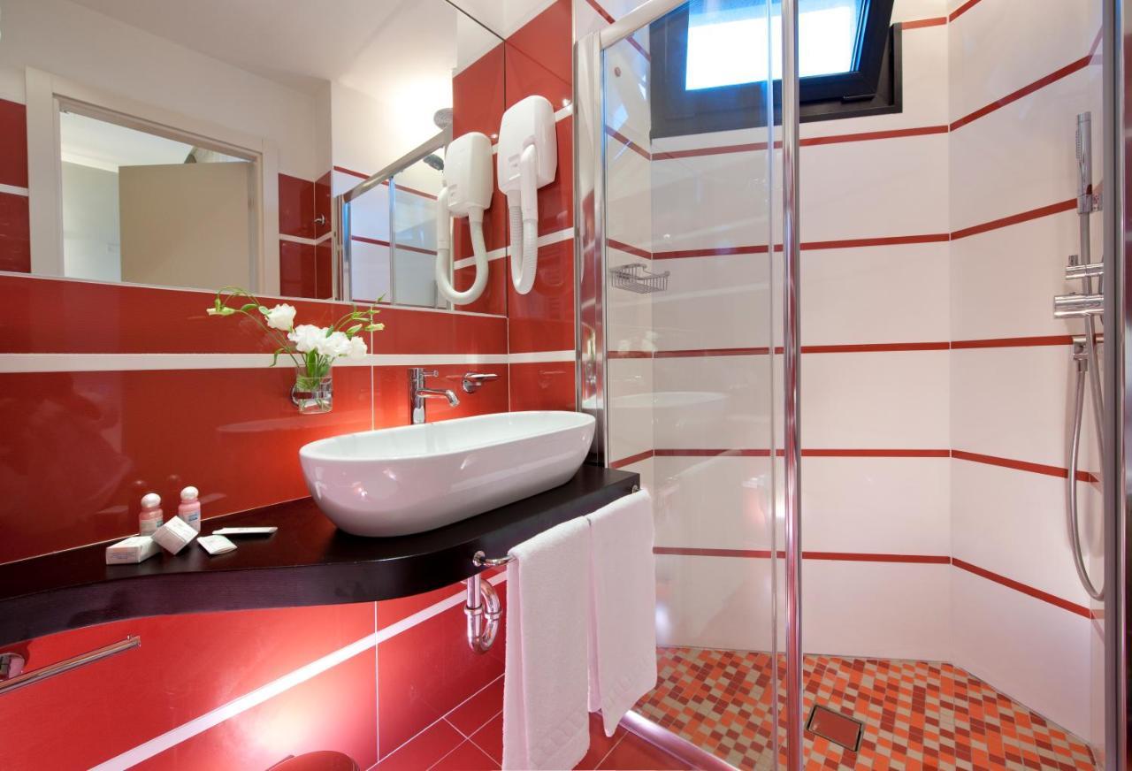 Hotel 2000 Riccione Phòng bức ảnh